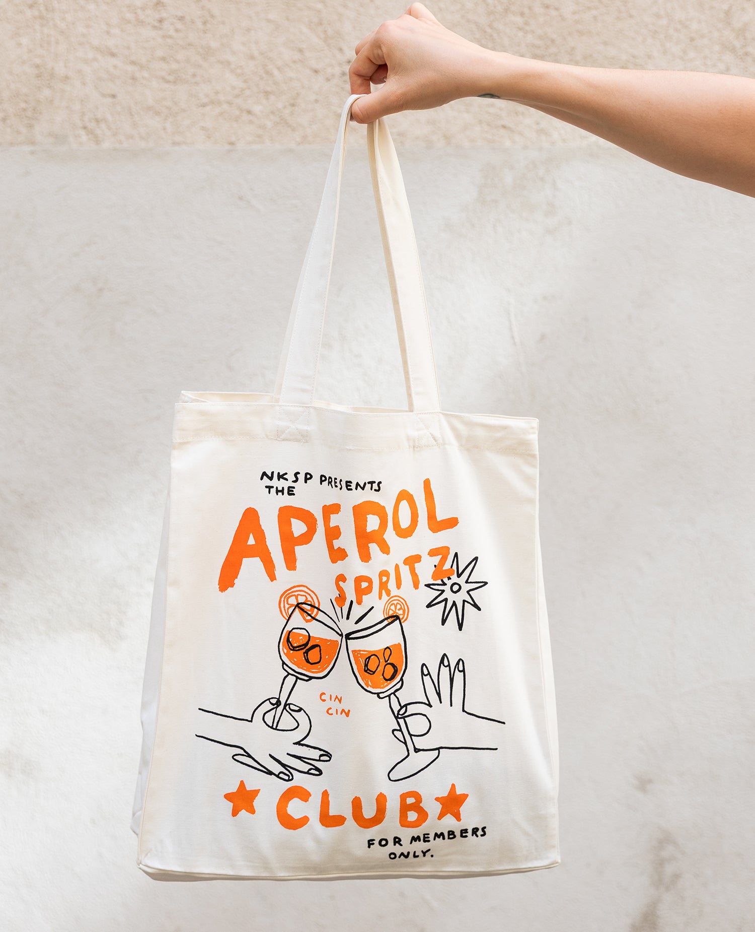 Aperol Spritz Club Tote Bag Natur von NKSP – Illustration anstoßender Aperol-Spritz-Gläser
