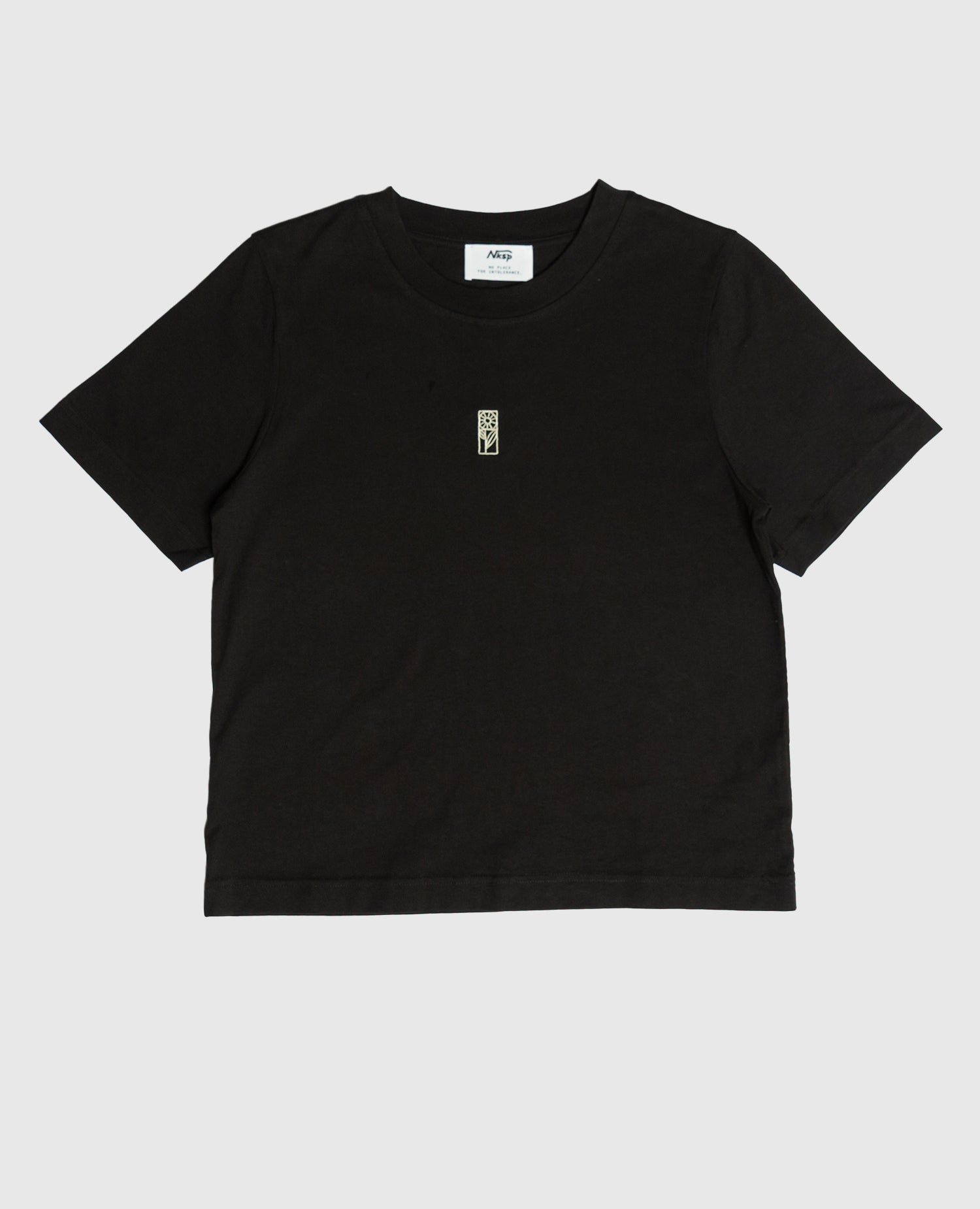 Blume Damen T-Shirt Schwarz von NKSP – Vorderansicht mit cremefarbener Stickerei