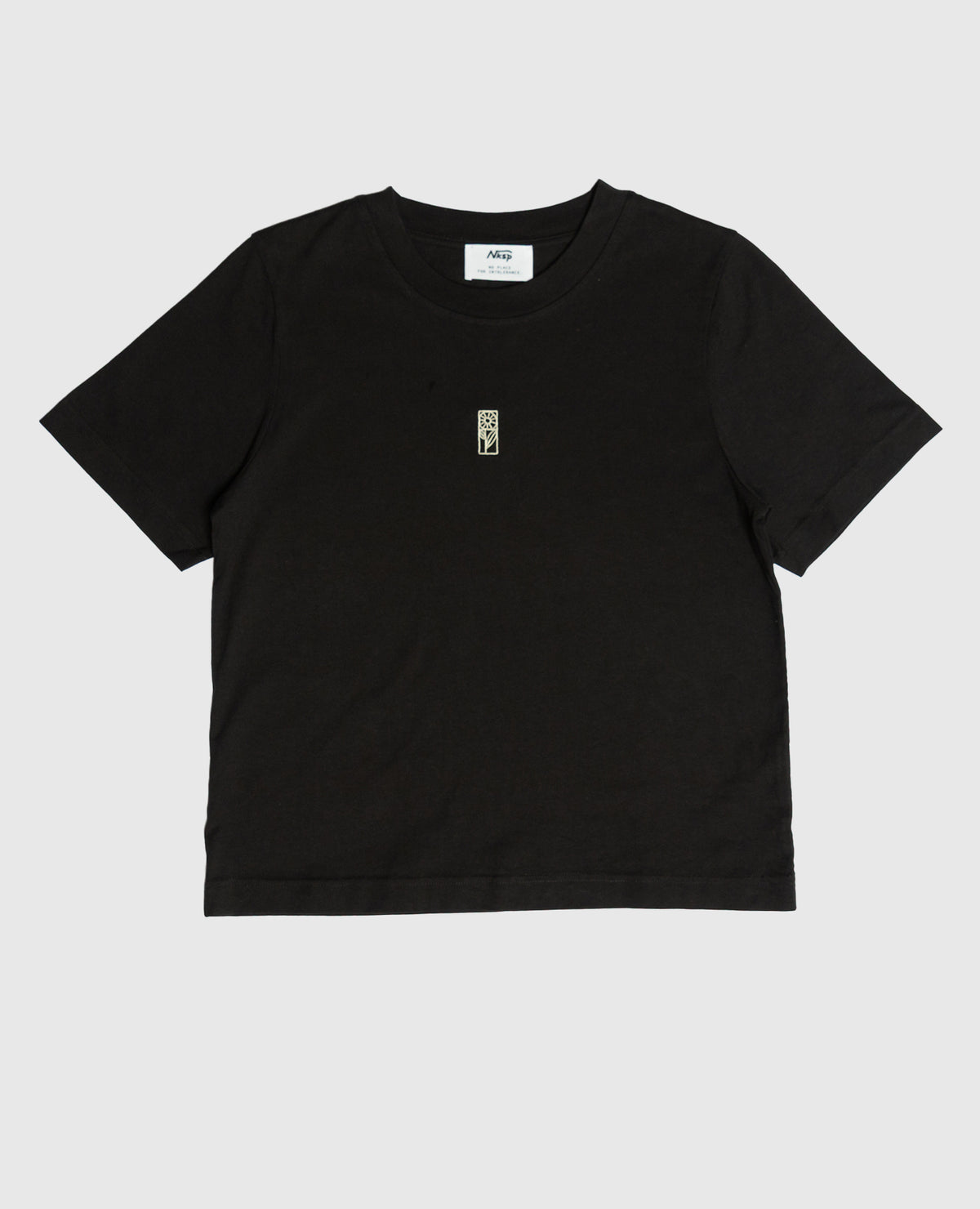 Blume Damen T-Shirt Schwarz von NKSP – Vorderansicht mit cremefarbener Stickerei